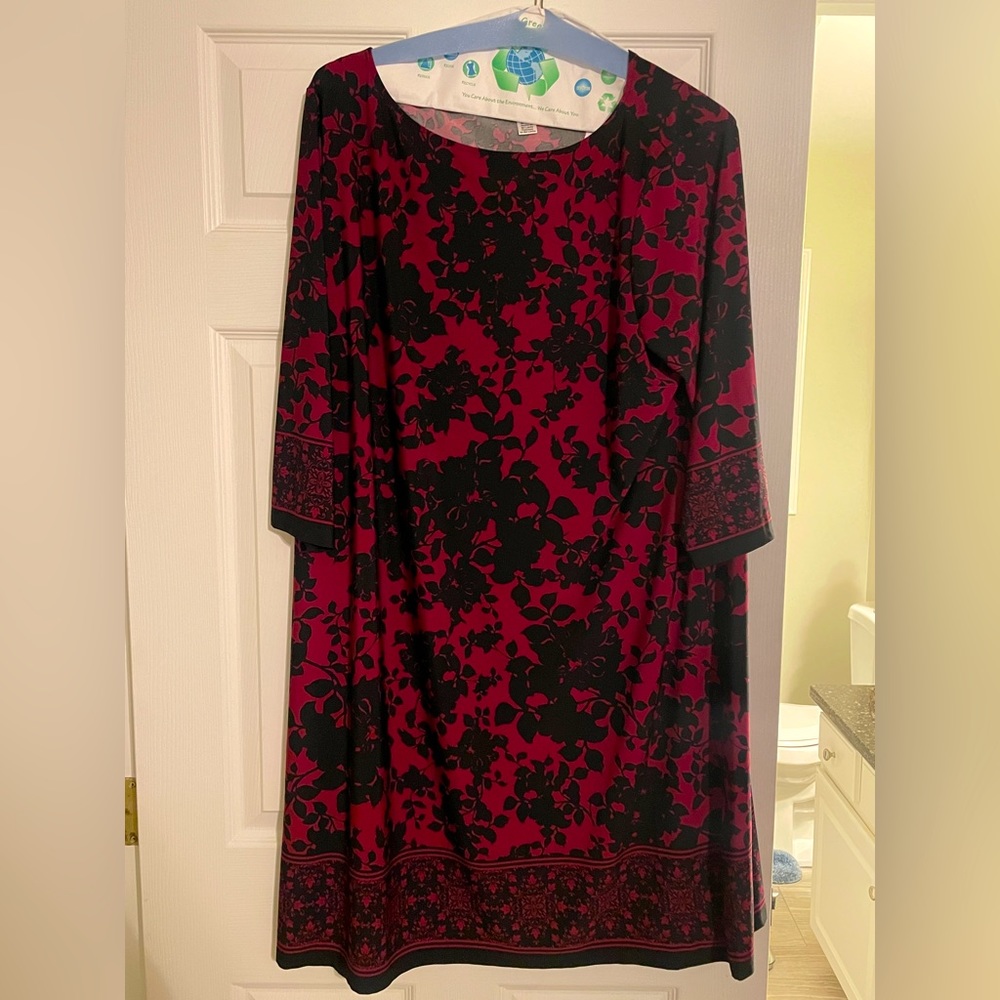Dress 20w. Lightweight and perfect for the holidays.